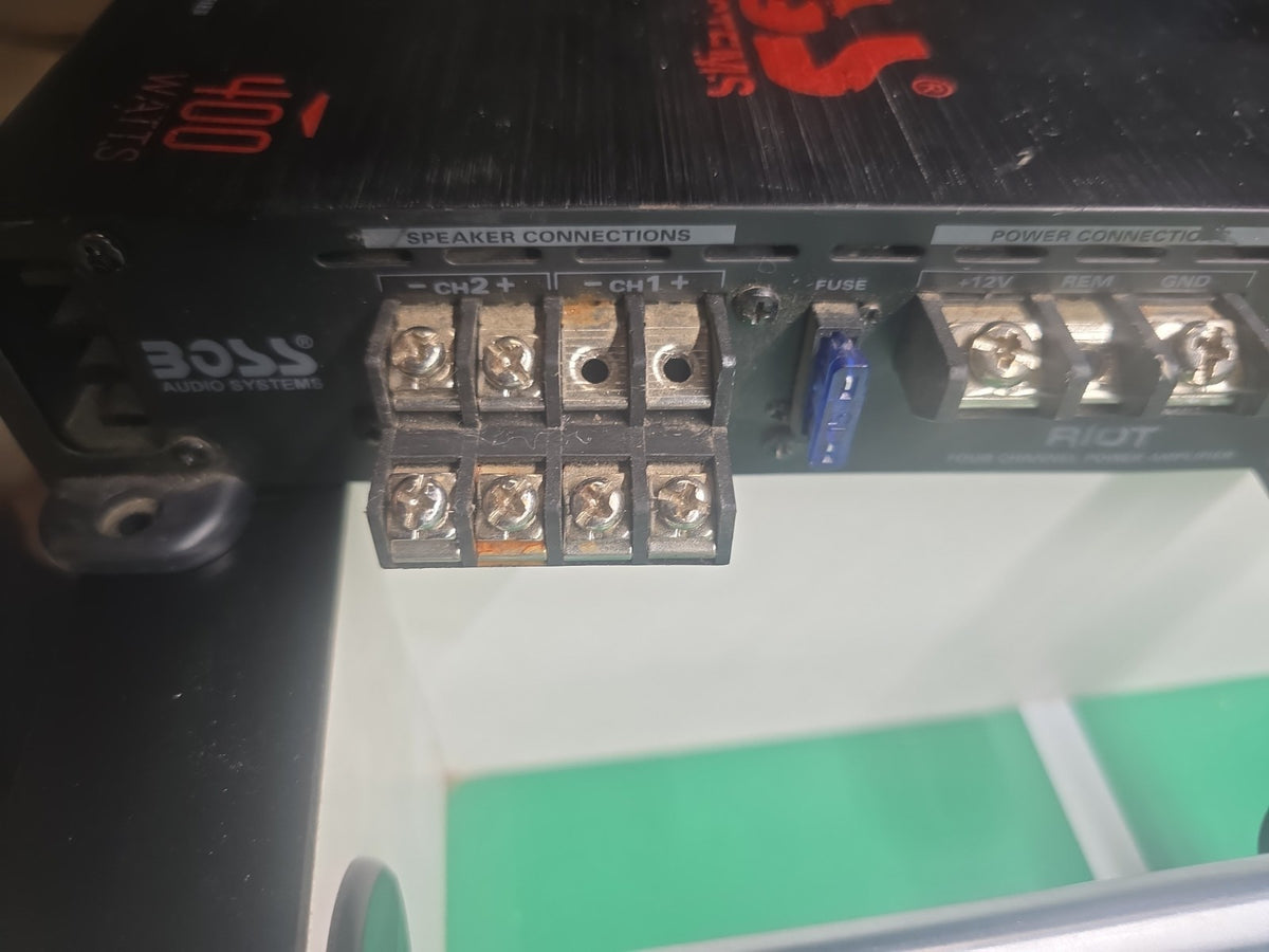 BOSS Audio Systems Riot R1004 4-Channel Car Amplifier 400W RMS